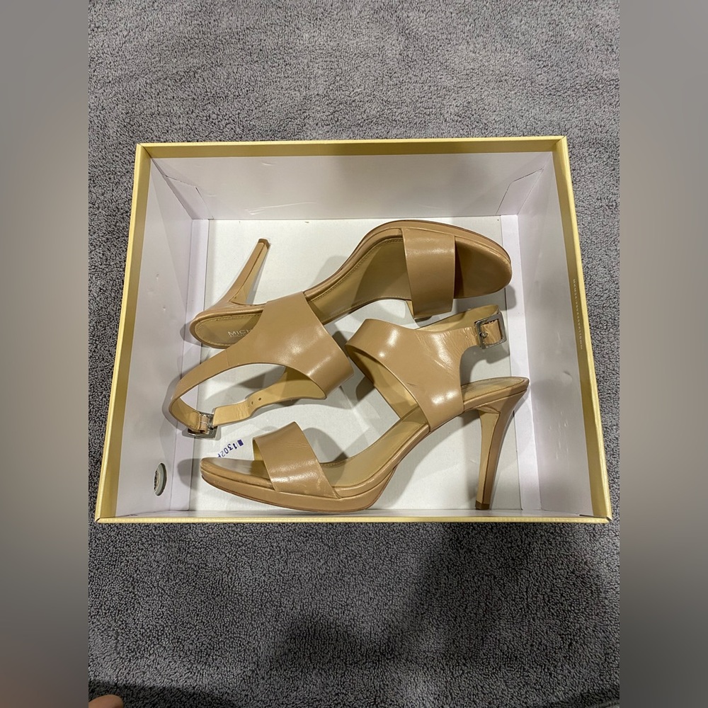 Michael Kors beige heel size 9